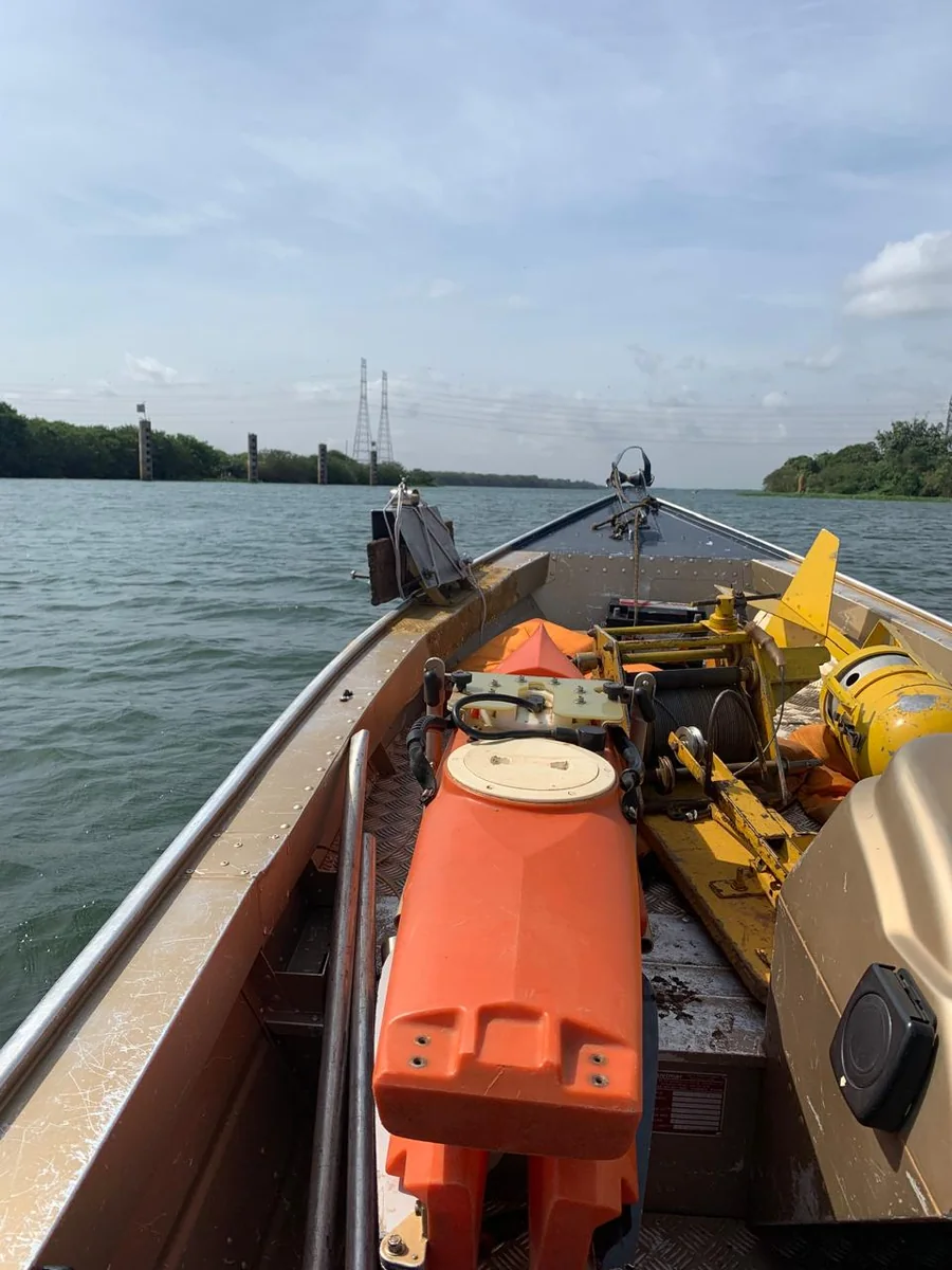 Equipamentos de campo em embarcação